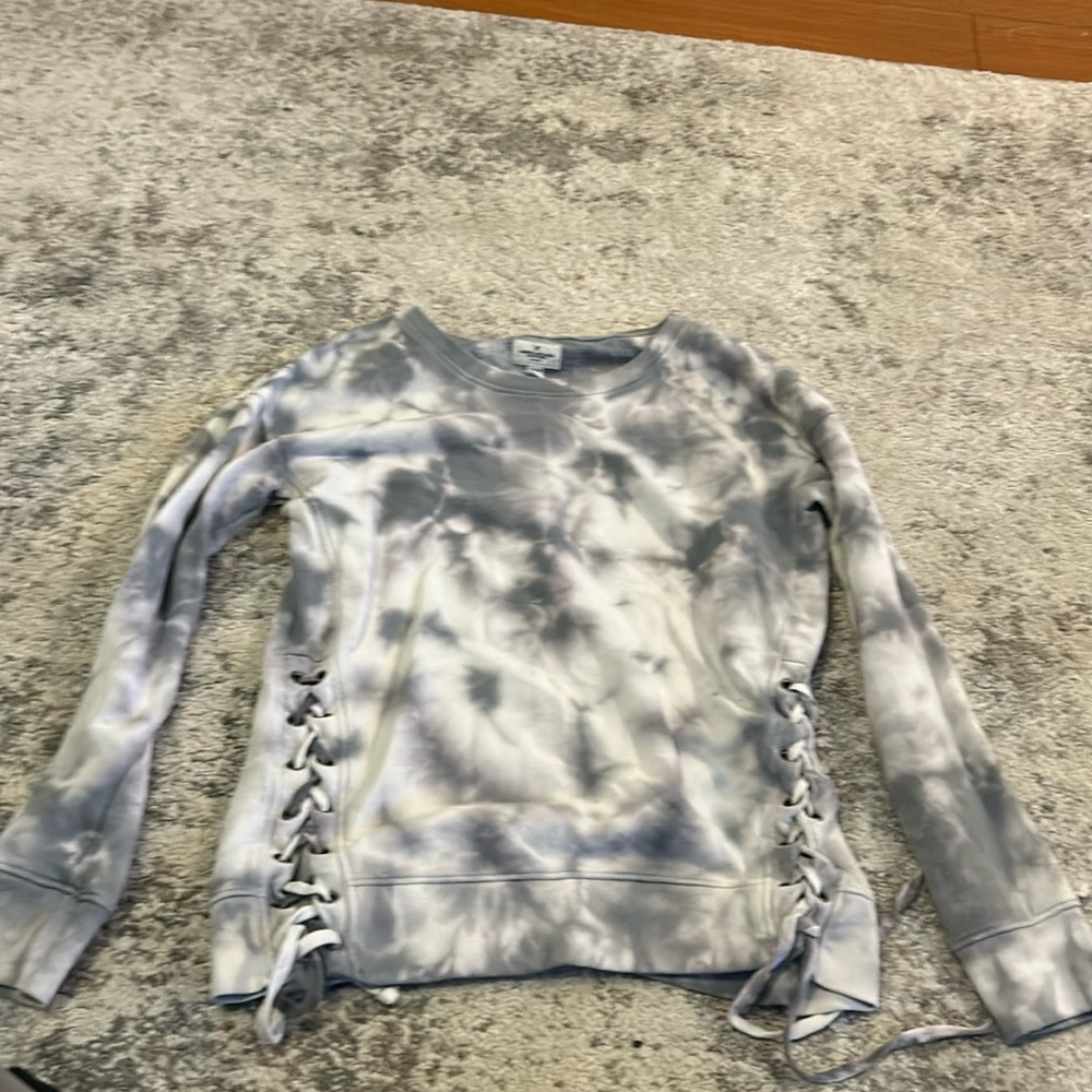 American Eagle gray/white tie dye cross tie crew neck